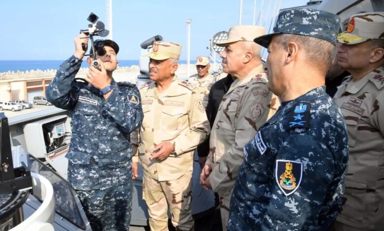 القائد الأعلى للقوات الجوية الفريق أول عبد المجيد صقر