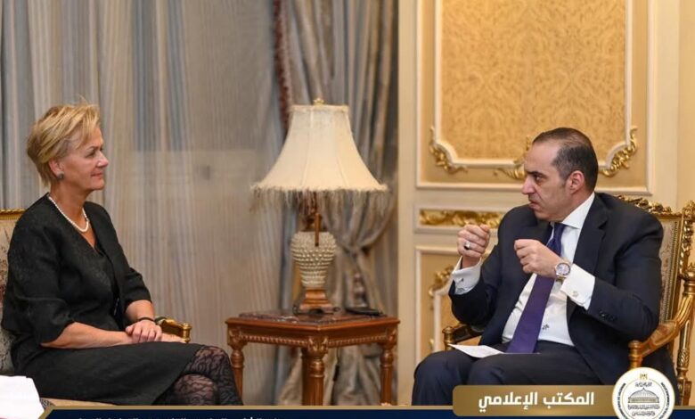 وزير الشئون النيابية والقانونية والتواصل السياسي وسفيرة الإتحاد الأوروبي