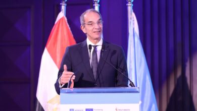 الدكتور عمرو طلعت وزير الاتصالات